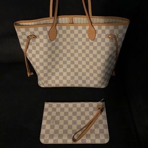 Louis Vuitton Purse with pouch included